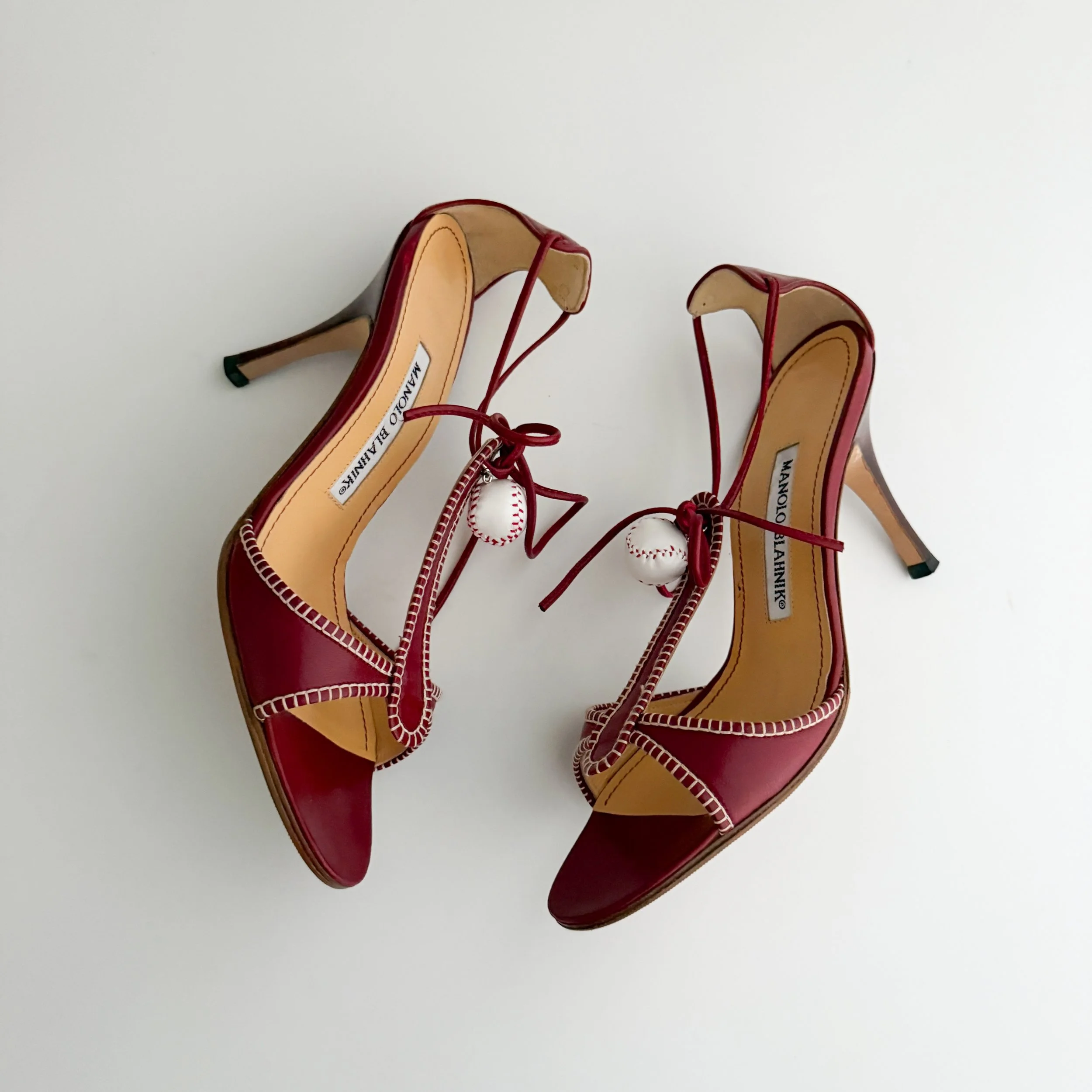 靴 MANOLO BLAHNIK 36 Manolo Blahnik Grey Leather Cutout Heels (IT 36) — sororité.